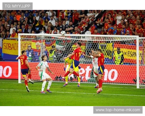 拜仁比赛中后场防守稳健，化解对手攻势